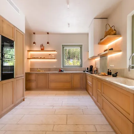 Delta * Skiathos stad