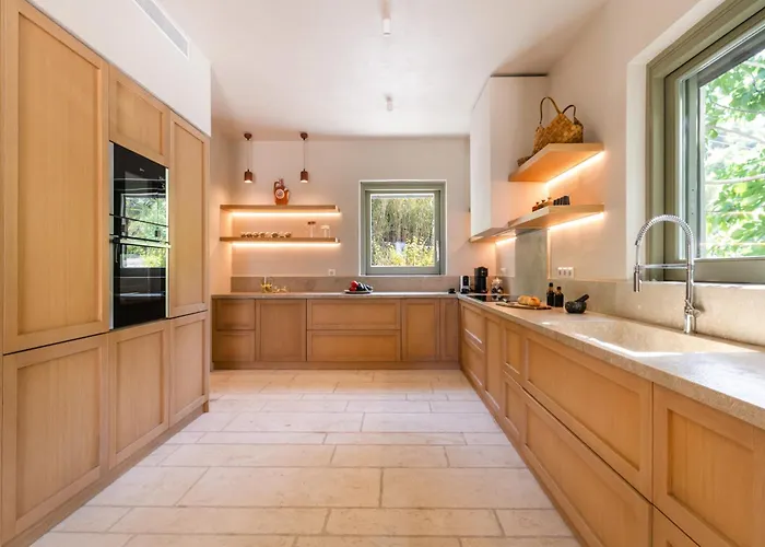 Delta * Σκιάθος Πόλη